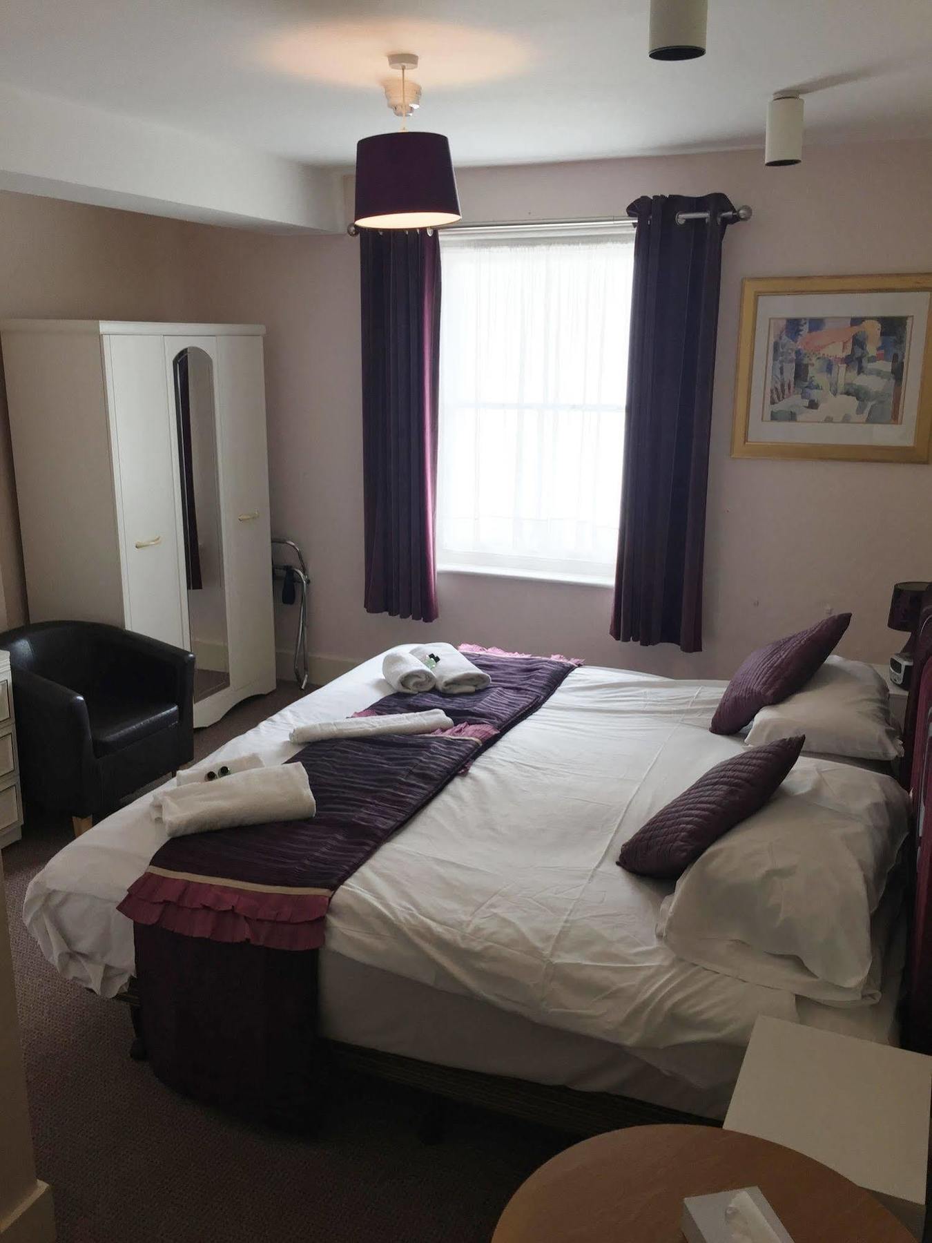 Oyo The Palm Court Hotel Eastbourne Exteriör bild