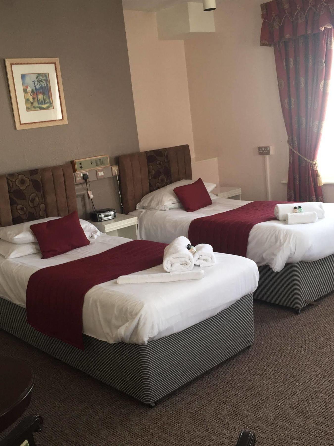 Oyo The Palm Court Hotel Eastbourne Exteriör bild